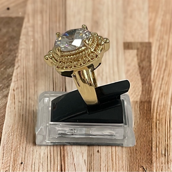 Beautiful Ring - Picture 3 of 10